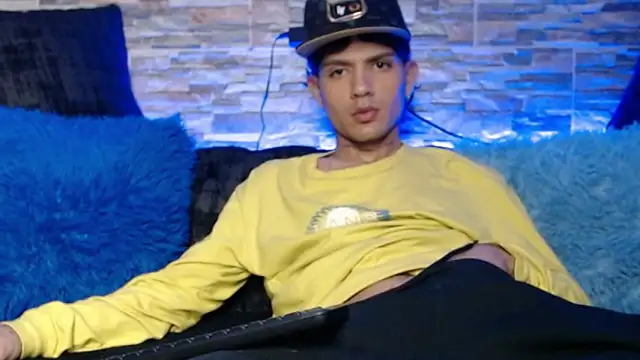 Snapshot of andersonZ998 chatting on 03-20-25, 06:52 andersonZ998 online show from 03-20-25, 06:52