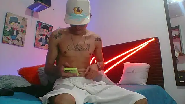 Snapshot of andersonZ998 chatting on 10-13-25, 08:09 andersonZ998 online show from 10-13-25, 08:09