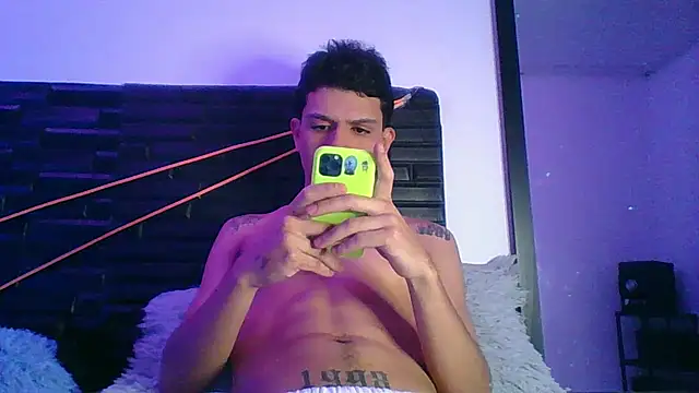 Snapshot of andersonZ998 chatting on 10-16-25, 04:57 andersonZ998 online show from 10-16-25, 04:57