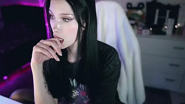 Snapshot of _Uindi_ chatting on 12-09-24, 07:39  Uindi  online show from 12-09-24, 07:39