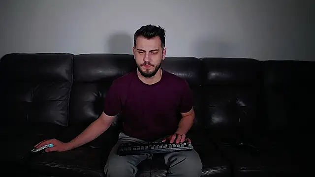 Snapshot of CrazyDom1 chatting on 02-18-26, 05:42 CrazyDom1 online show from 02-18-26, 05:42