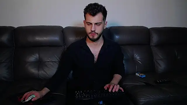 Snapshot of CrazyDom1 chatting on 03-08-26, 01:03 CrazyDom1 online show from 03-08-26, 01:03