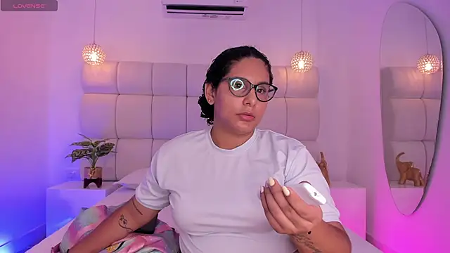 DanielleEvans  online show from 11-02-25, 11:23