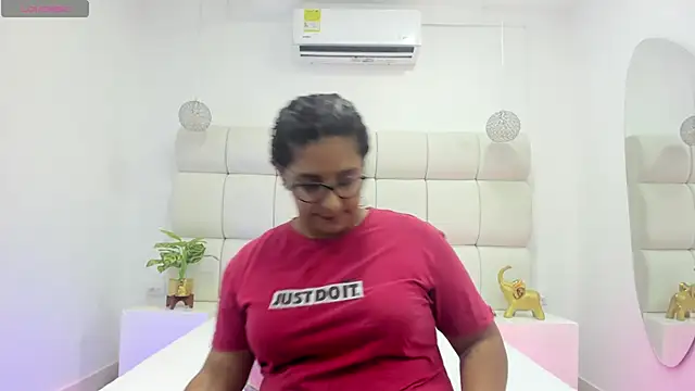 DanielleEvans  online show from 11-04-25, 11:31