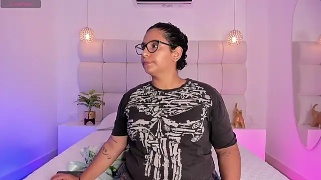 DanielleEvans  online show from 11-18-25, 11:25