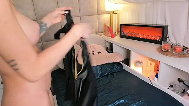 Snapshot of TatjanaTillers chatting on 02-14-26, 09:06 TatjanaTillers online show from 02-14-26, 09:06