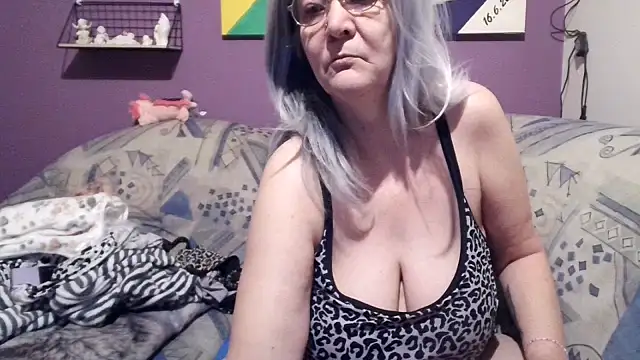 milfchantal4 online show from 02-23-25, 09:33