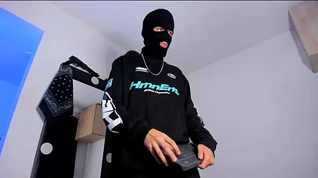 Samuel Suarez online show from 10-23-25, 05:07