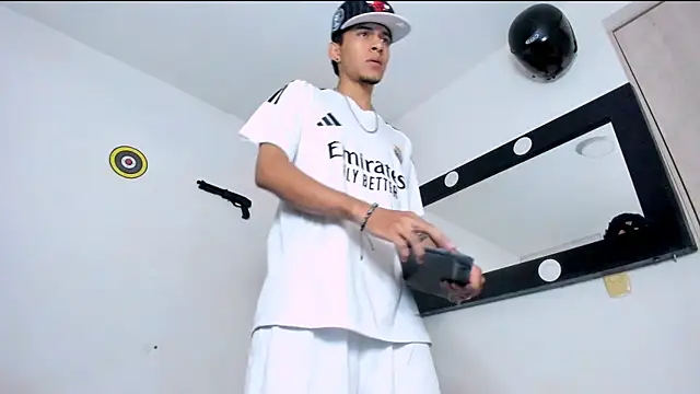 Snapshot of Samuel_Suarez chatting on 03-30-26, 10:22 Samuel Suarez online show from 03-30-26, 10:22