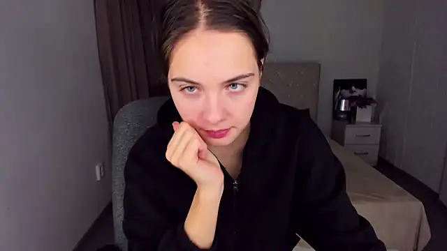 Snapshot of KristinaLoison chatting on 12-18-24, 04:06 KristinaLoison online show from 12-18-24, 04:06