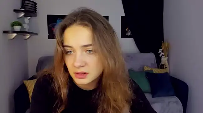 Snapshot of KristinaLoison chatting on 12-22-24, 07:21 KristinaLoison online show from 12-22-24, 07:21