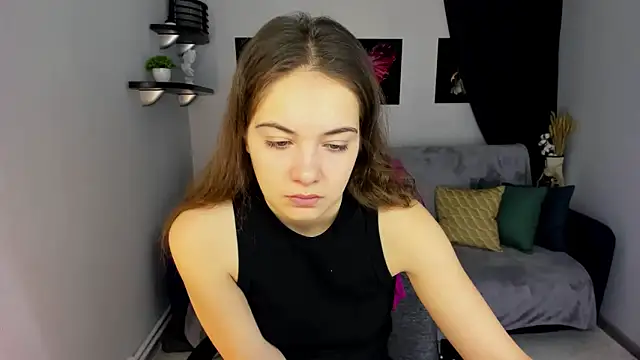 Snapshot of KristinaLoison chatting on 01-11-25, 04:06 KristinaLoison online show from 01-11-25, 04:06