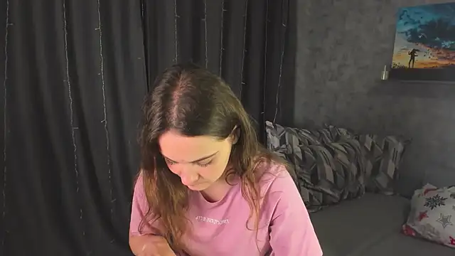 Snapshot of KristinaLoison chatting on 03-18-25, 06:37 KristinaLoison online show from 03-18-25, 06:37