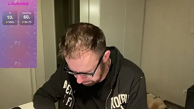 Snapshot of FABIOGLASSES chatting on 02-05-25, 09:40 FABIOGLASSES online show from 02-05-25, 09:40