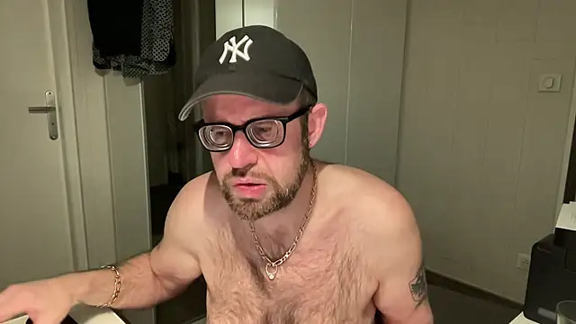 Snapshot of FABIOGLASSES chatting on 03-13-25, 11:16 FABIOGLASSES online show from 03-13-25, 11:16