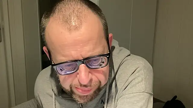 Snapshot of FABIOGLASSES chatting on 11-27-25, 10:45 FABIOGLASSES online show from 11-27-25, 10:45