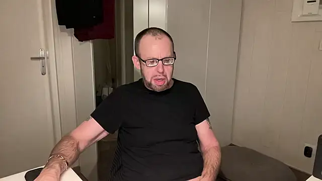 Snapshot of FABIOGLASSES chatting on 12-02-25, 11:23 FABIOGLASSES online show from 12-02-25, 11:23