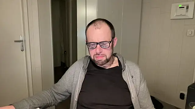 Snapshot of FABIOGLASSES chatting on 01-08-26, 08:44 FABIOGLASSES online show from 01-08-26, 08:44