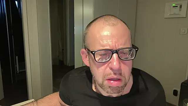 Snapshot of FABIOGLASSES chatting on 01-13-26, 04:23 FABIOGLASSES online show from 01-13-26, 04:23