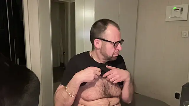 Snapshot of FABIOGLASSES chatting on 02-04-26, 08:47 FABIOGLASSES online show from 02-04-26, 08:47