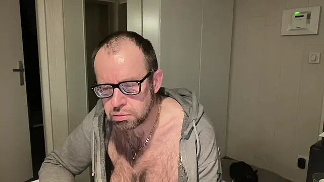 Snapshot of FABIOGLASSES chatting on 02-08-26, 10:35 FABIOGLASSES online show from 02-08-26, 10:35