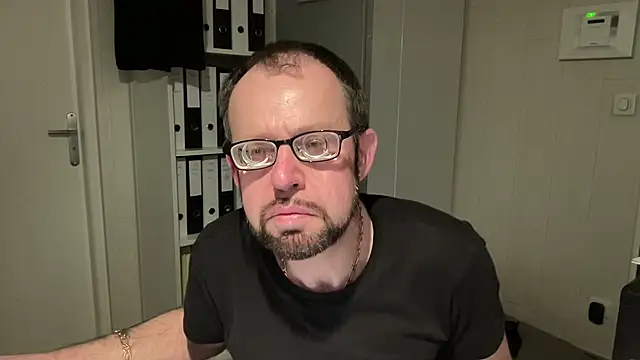 Snapshot of FABIOGLASSES chatting on 04-02-26, 10:29 FABIOGLASSES online show from 04-02-26, 10:29