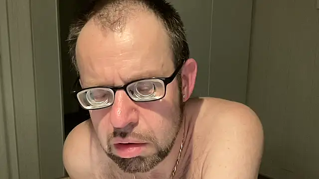 Snapshot of FABIOGLASSES chatting on 05-14-26, 11:55 FABIOGLASSES online show from 05-14-26, 11:55