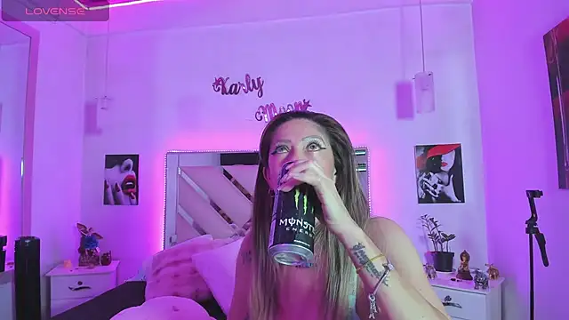 Snapshot of Karly_moon chatting on 11-11-25, 11:38 Karly moon online show from 11-11-25, 11:38