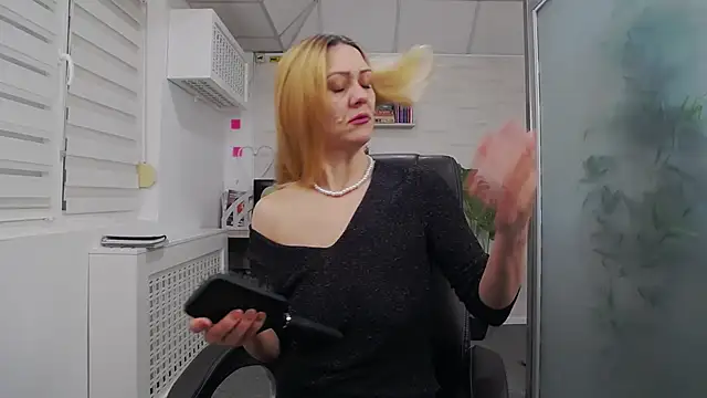 EllaMilf  online show from 11-12-25, 01:33