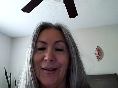 EvaRobinson online show from 05-11-26, 05:10