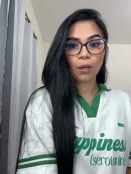 Snapshot of MauraGray chatting on 02-17-26, 07:42 MauraGray online show from 02-17-26, 07:42