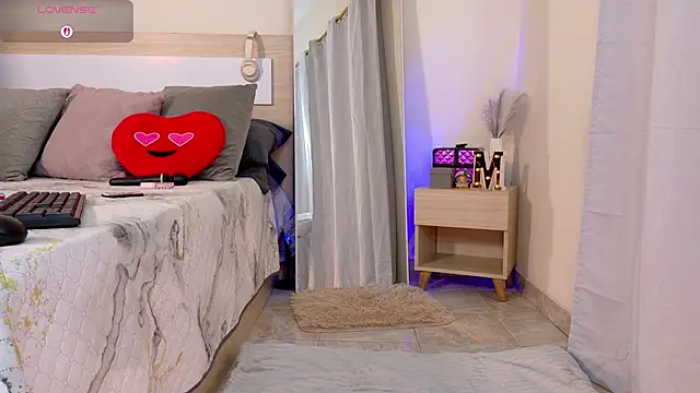 Snapshot of MauraGray chatting on 02-27-26, 09:15 MauraGray online show from 02-27-26, 09:15