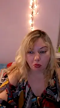 Snapshot of Lusi-777 chatting on 03-01-25, 04:22 Lusi-777 online show from 03-01-25, 04:22