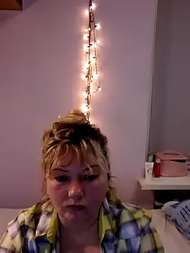 Snapshot of Lusi-777 chatting on 03-09-25, 05:06 Lusi-777 online show from 03-09-25, 05:06