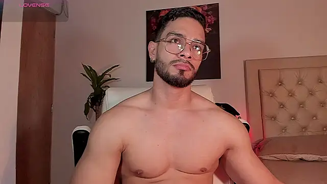 Snapshot of Josseph1_ chatting on 10-28-25, 10:01 Josseph1 online show from 10-28-25, 10:01