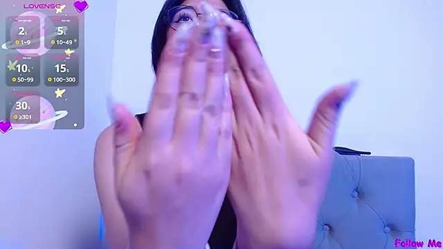 Snapshot of Red-moon1 chatting on 12-21-24, 05:29 Red-moon1 online show from 12-21-24, 05:29