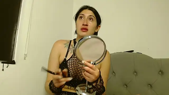 Snapshot of Red-moon1 chatting on 12-28-24, 11:09 Red-moon1 online show from 12-28-24, 11:09