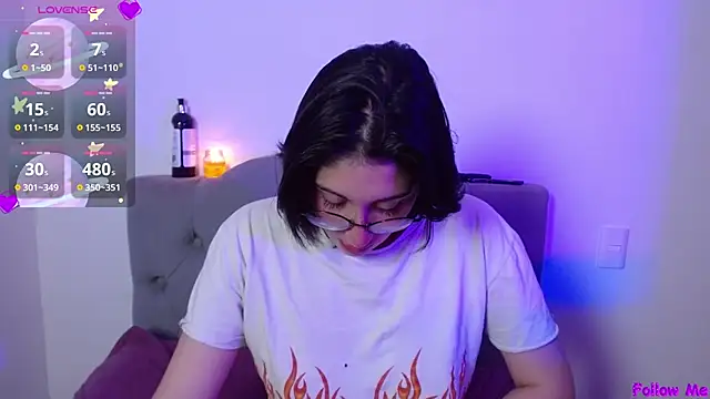 Snapshot of Red-moon1 chatting on 01-19-25, 11:45 Red-moon1 online show from 01-19-25, 11:45