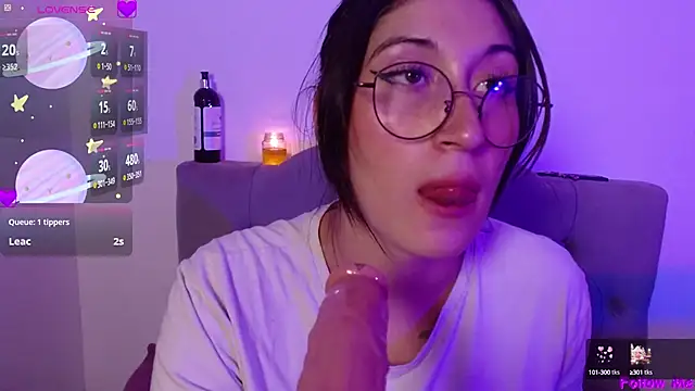 Snapshot of Red-moon1 chatting on 01-19-25, 02:49 Red-moon1 online show from 01-19-25, 02:49