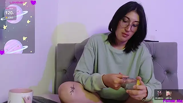 Snapshot of Red-moon1 chatting on 01-27-25, 02:24 Red-moon1 online show from 01-27-25, 02:24