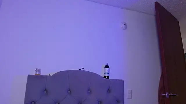 Snapshot of Red-moon1 chatting on 02-06-25, 01:54 Red-moon1 online show from 02-06-25, 01:54