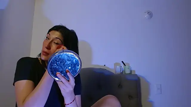 Snapshot of Red-moon1 chatting on 02-11-25, 01:09 Red-moon1 online show from 02-11-25, 01:09