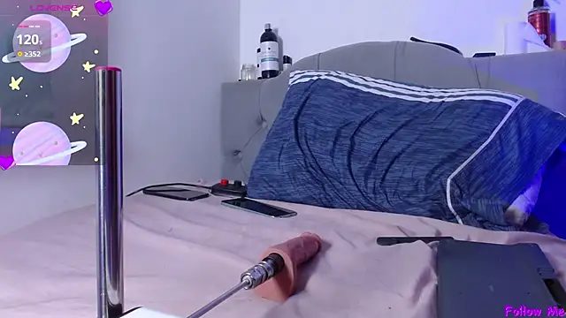 Snapshot of Red-moon1 chatting on 02-15-25, 03:06 Red-moon1 online show from 02-15-25, 03:06