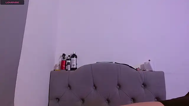 Snapshot of Red-moon1 chatting on 02-18-25, 02:38 Red-moon1 online show from 02-18-25, 02:38