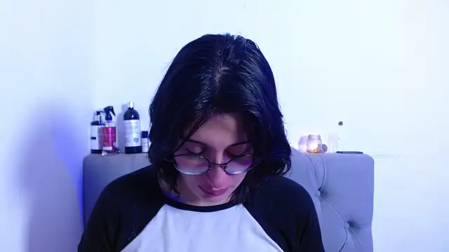 Snapshot of Red-moon1 chatting on 03-20-25, 01:48 Red-moon1 online show from 03-20-25, 01:48