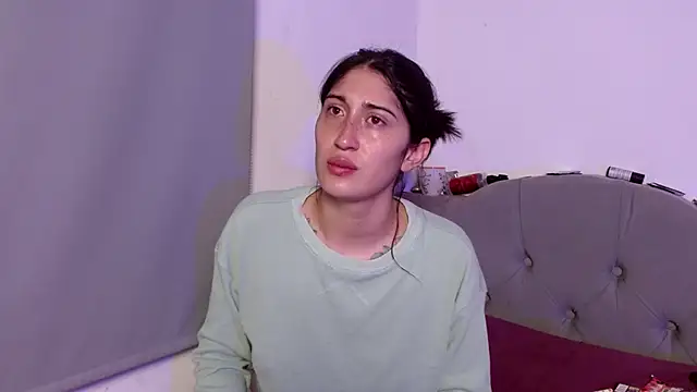 Snapshot of Red-moon1 chatting on 09-19-25, 04:36 Red-moon1 online show from 09-19-25, 04:36