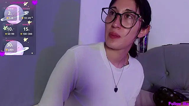 Snapshot of Red-moon1 chatting on 10-17-25, 04:26 Red-moon1 online show from 10-17-25, 04:26