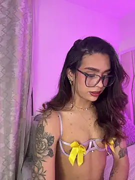 Snapshot of Samantha_Bernardo chatting on 03-27-26, 03:45 Samantha Bernardo online show from 03-27-26, 03:45