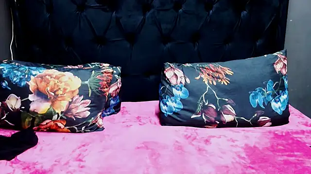 Snapshot of Ducheess chatting on 03-06-25, 02:09 Ducheess online show from 03-06-25, 02:09