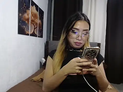 ladybigmeatXX online show from 11-08-25, 04:56